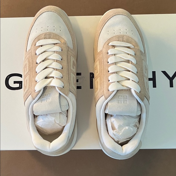 Givenchy G4 Mixed Leather Low-Top Sneakers- Brand New in Box - Picture 12 of 16